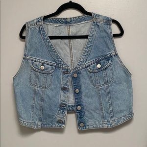 Lee’s vintage denim vest 👖